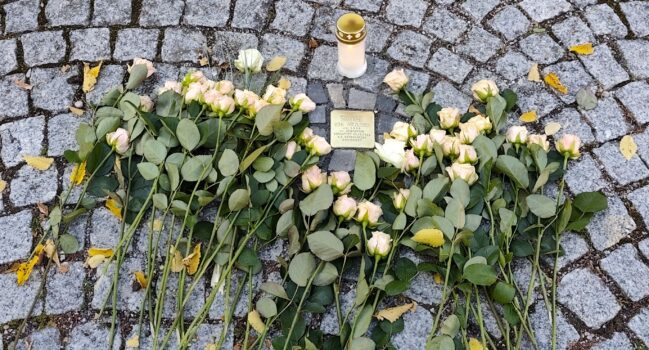 Ein Zeichen gegen das Vergessen: Stolpersteinverlegung für Irmgard von Witzleben in Angelroda